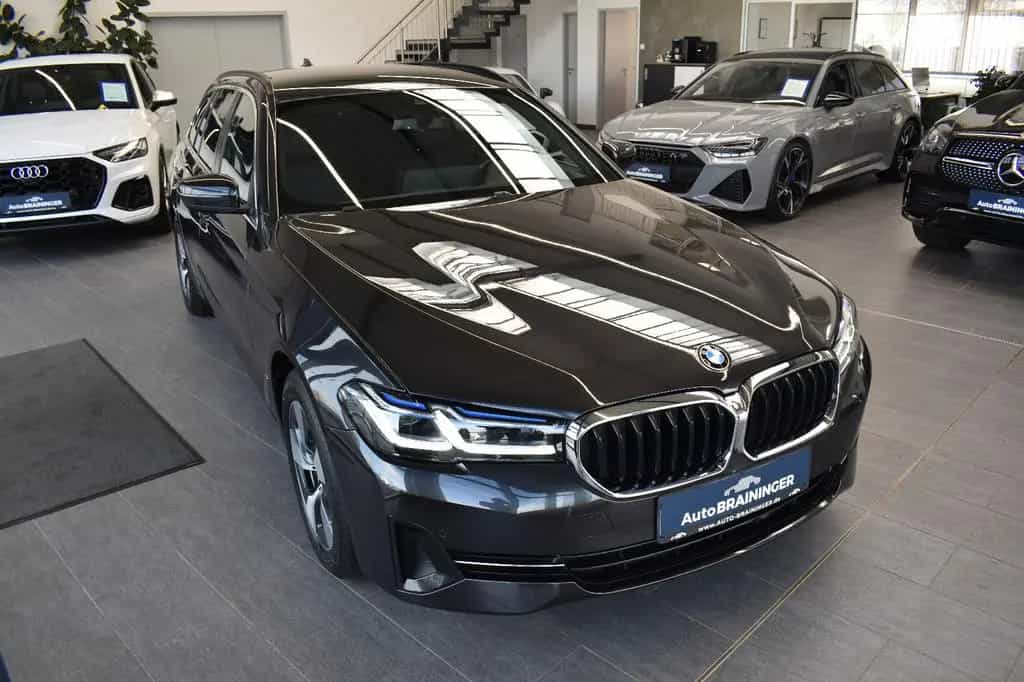 BMW 5 Series 520d Touring xDrive Aut. Laser~LiveCo~H&K~Leder 08/2022-photo-4