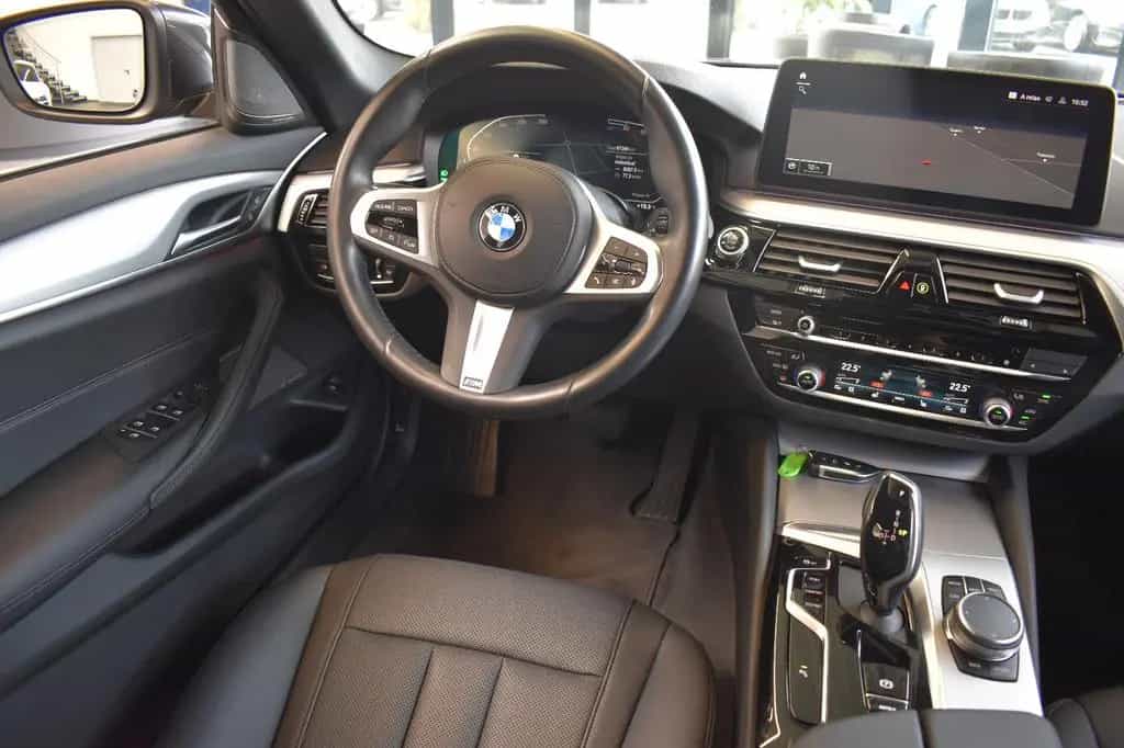 BMW 5 Series 520d Touring xDrive Aut. Laser~LiveCo~H&K~Leder 08/2022-photo-9