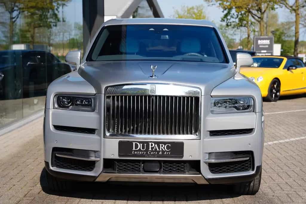 Rolls-Royce Cullinan Bespoke Audio Starlight Twin Coachline 01/2024-photo-1