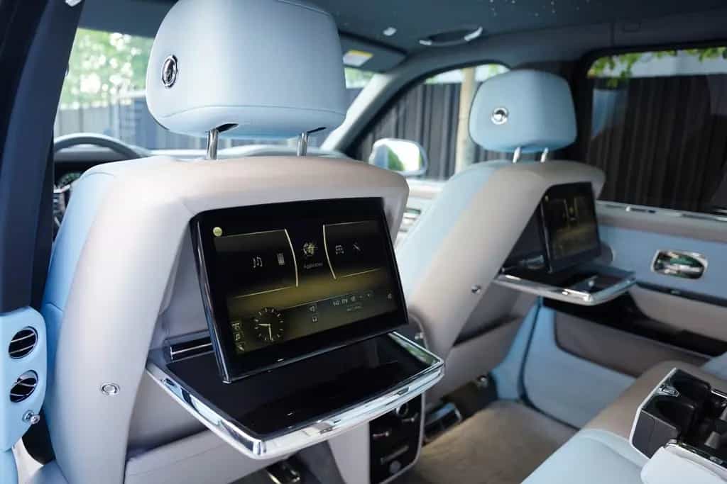 Rolls-Royce Cullinan Bespoke Audio Starlight Twin Coachline 01/2024-photo-14