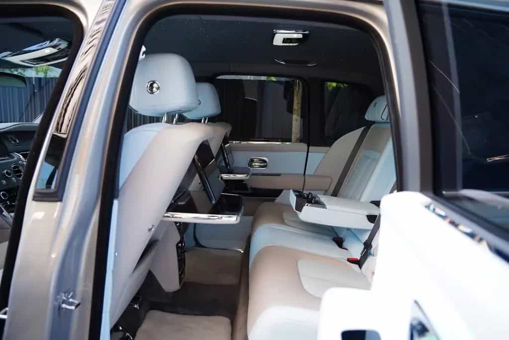 Rolls-Royce Cullinan Bespoke Audio Starlight Twin Coachline 01/2024-photo-15