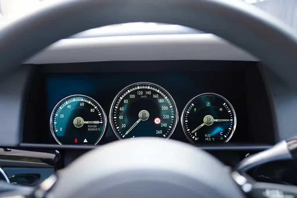 Rolls-Royce Cullinan Bespoke Audio Starlight Twin Coachline 01/2024-photo-18