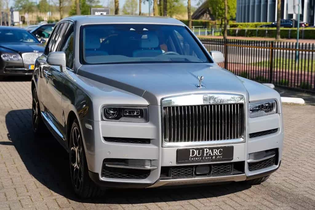 Rolls-Royce Cullinan Bespoke Audio Starlight Twin Coachline 01/2024-photo-2