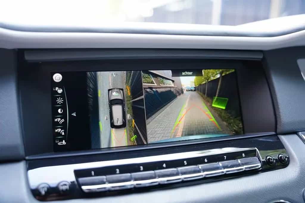 Rolls-Royce Cullinan Bespoke Audio Starlight Twin Coachline 01/2024-photo-20