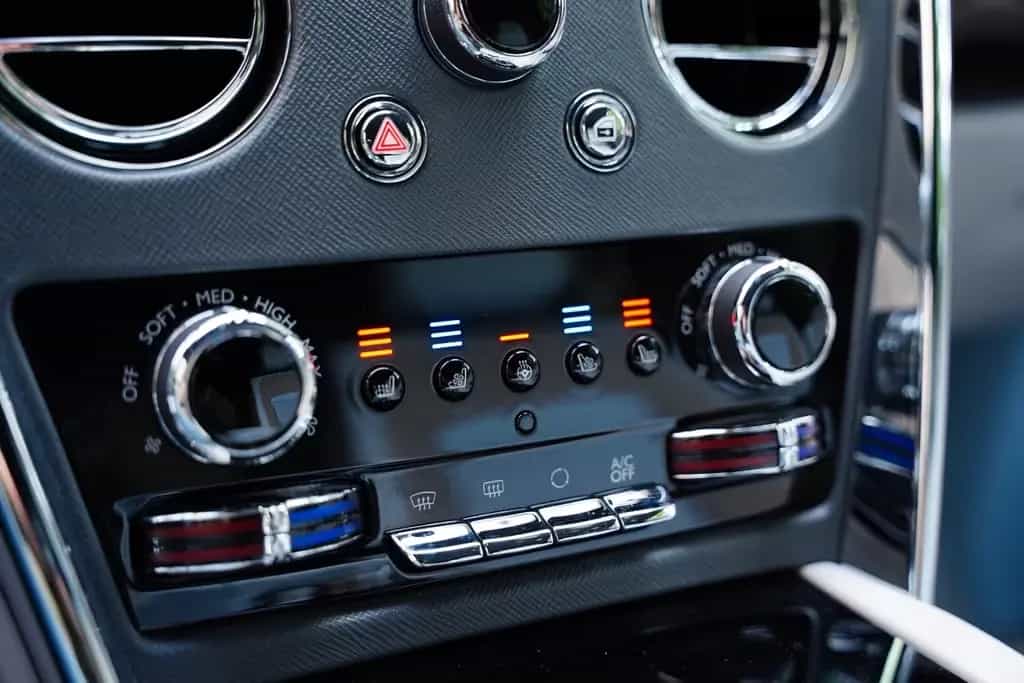 Rolls-Royce Cullinan Bespoke Audio Starlight Twin Coachline 01/2024-photo-23