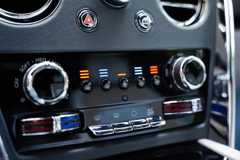 Rolls-Royce Cullinan Bespoke Audio Starlight Twin Coachline 01/2024-photo-24