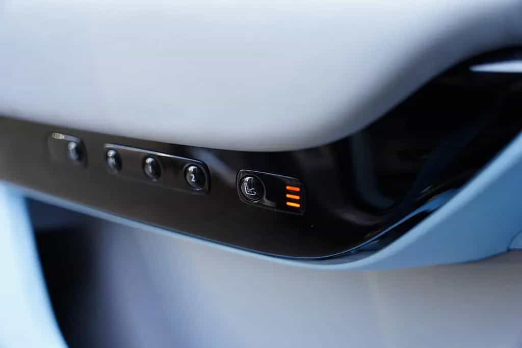 Rolls-Royce Cullinan Bespoke Audio Starlight Twin Coachline 01/2024-photo-29