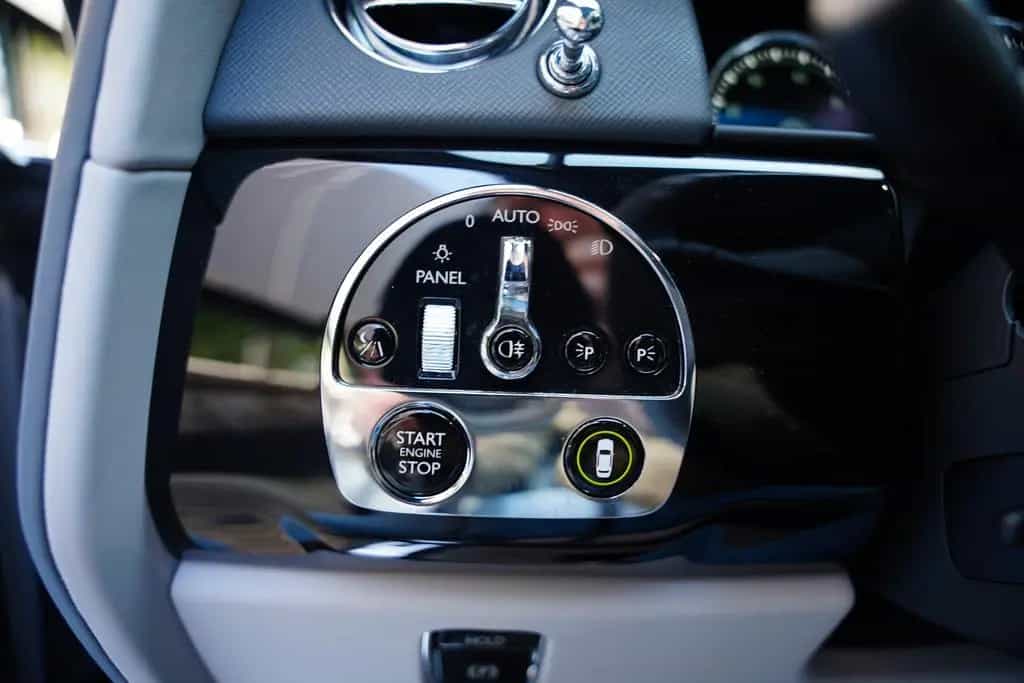 Rolls-Royce Cullinan Bespoke Audio Starlight Twin Coachline 01/2024-photo-30