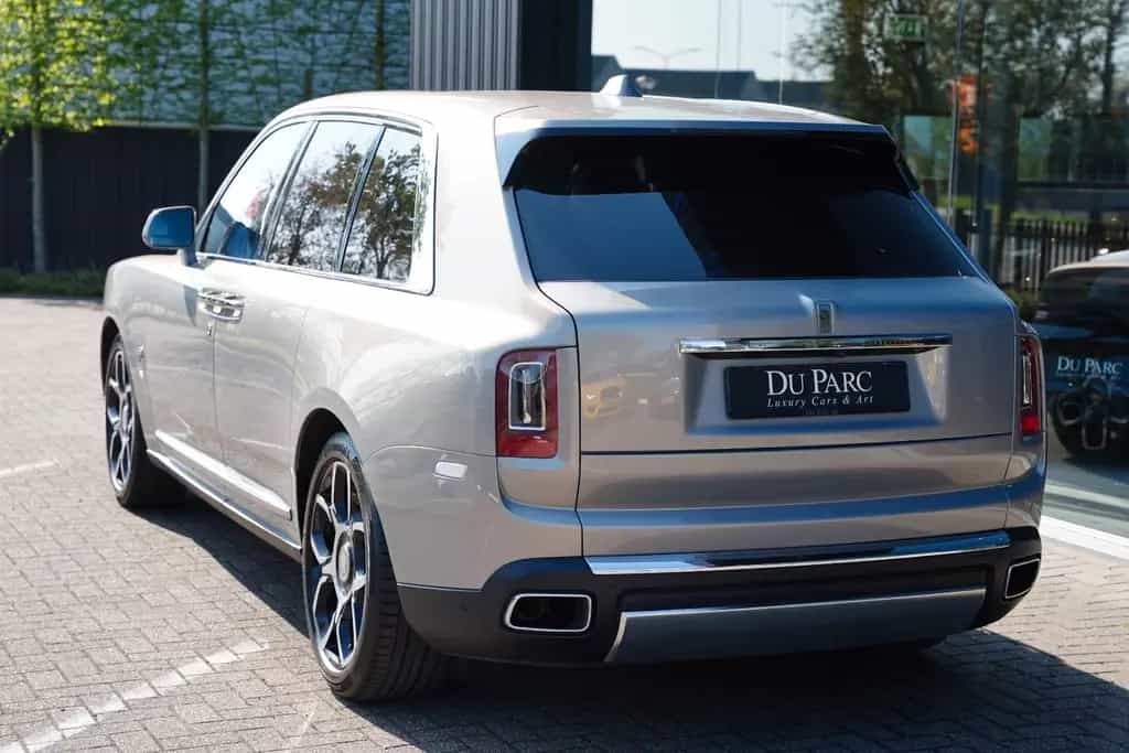 Rolls-Royce Cullinan Bespoke Audio Starlight Twin Coachline 01/2024-photo-4