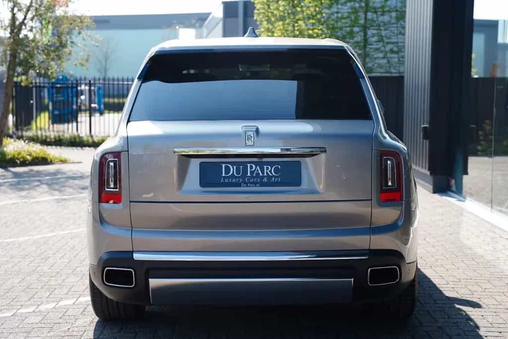 Rolls-Royce Cullinan Bespoke Audio Starlight Twin Coachline 01/2024-photo-5