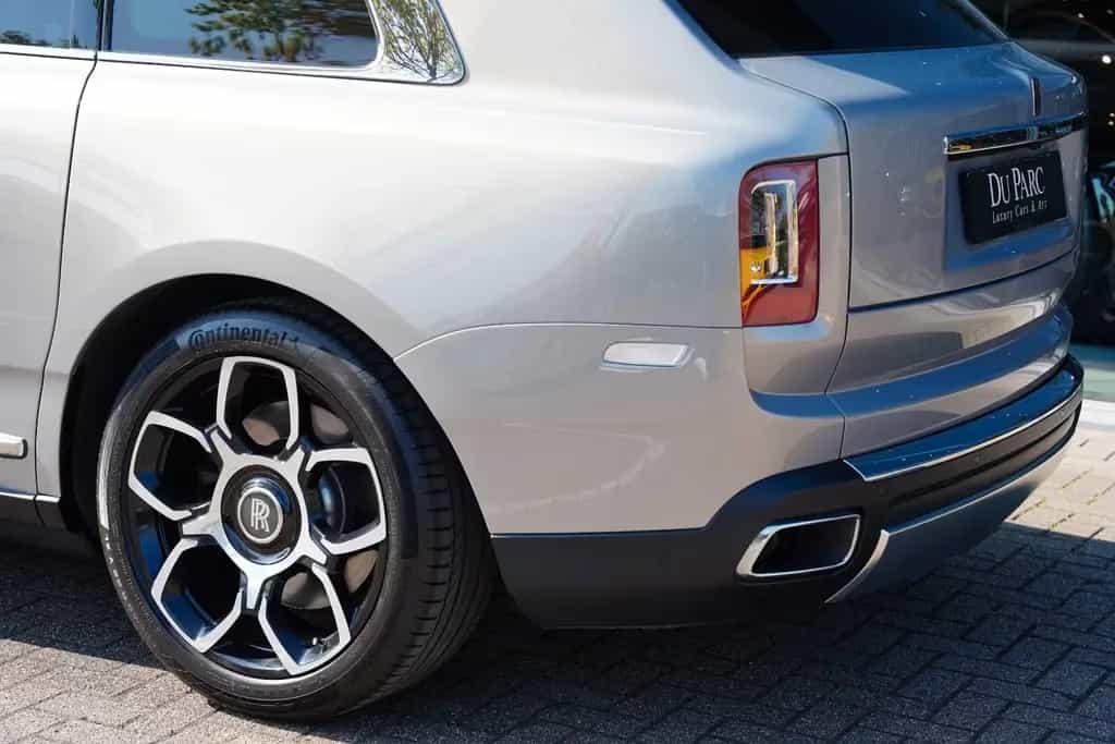 Rolls-Royce Cullinan Bespoke Audio Starlight Twin Coachline 01/2024-photo-6