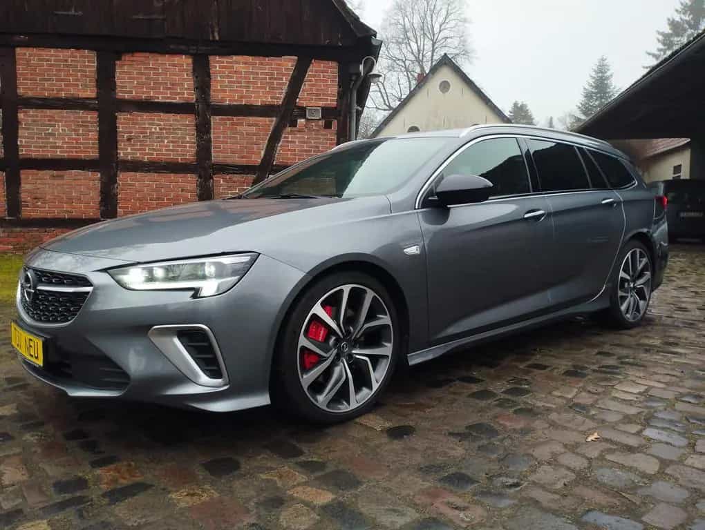 Opel Insignia GSi 4x4 LED*AHK*NAVI* top gepflegt* 12/2020-photo-0