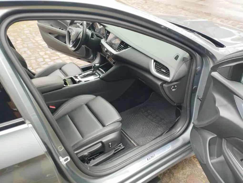 Opel Insignia GSi 4x4 LED*AHK*NAVI* top gepflegt* 12/2020-photo-11