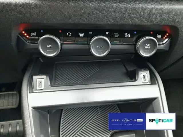 Citroën C4 Shine 1.2 130 EAT8 Navi LED EPH SHZ 180Kam Mi 12/2023-photo-14