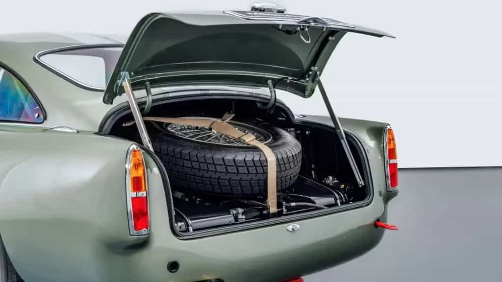 Aston Martin DB 4 GT Continuation 07/2018-photo-15