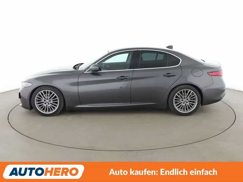 Alfa Romeo Giulia 2.2 JTDM Super Aut.*NAVI*TEMPO*CAM*PDC* 08/2016-photo-2