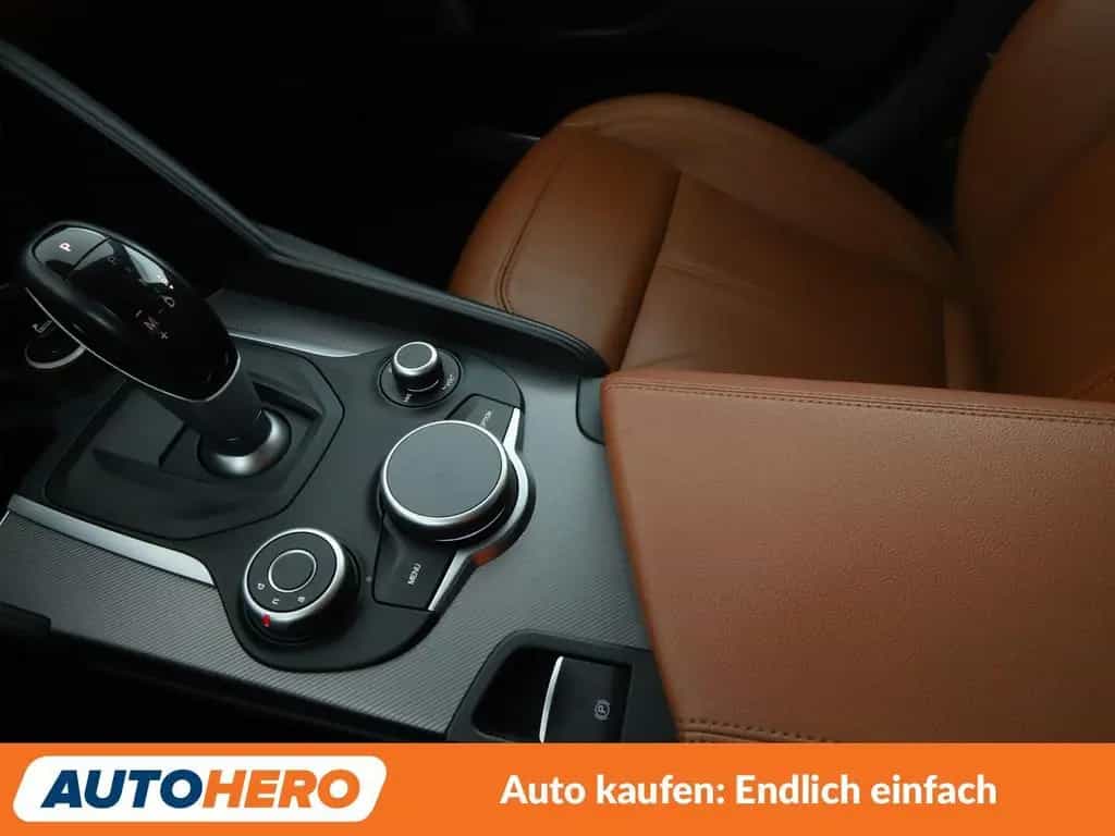 Alfa Romeo Giulia 2.2 JTDM Super Aut.*NAVI*TEMPO*CAM*PDC* 08/2016-photo-23
