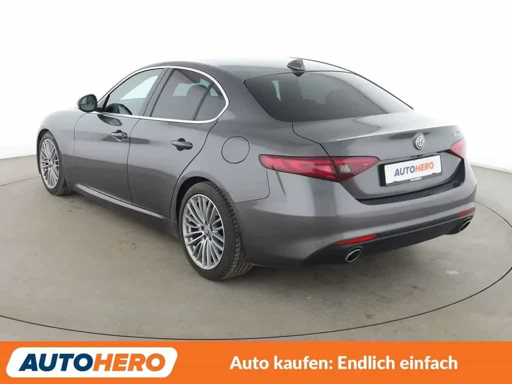 Alfa Romeo Giulia 2.2 JTDM Super Aut.*NAVI*TEMPO*CAM*PDC* 08/2016-photo-3