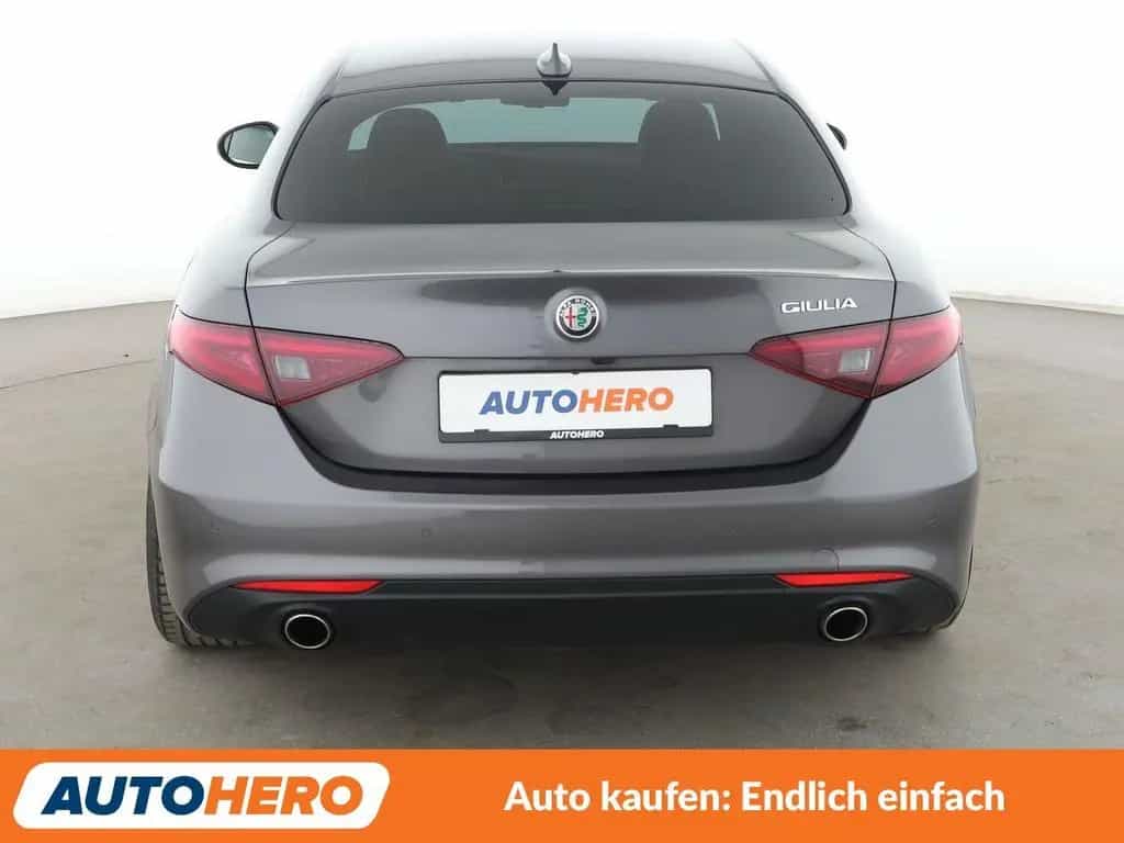 Alfa Romeo Giulia 2.2 JTDM Super Aut.*NAVI*TEMPO*CAM*PDC* 08/2016-photo-4