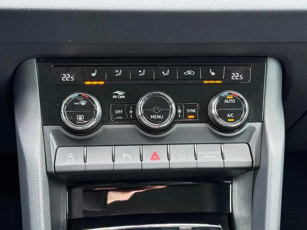 Skoda Karoq Style 1.5TSI*DSG*AHK*LED*NAVI* 01/2020-photo-21