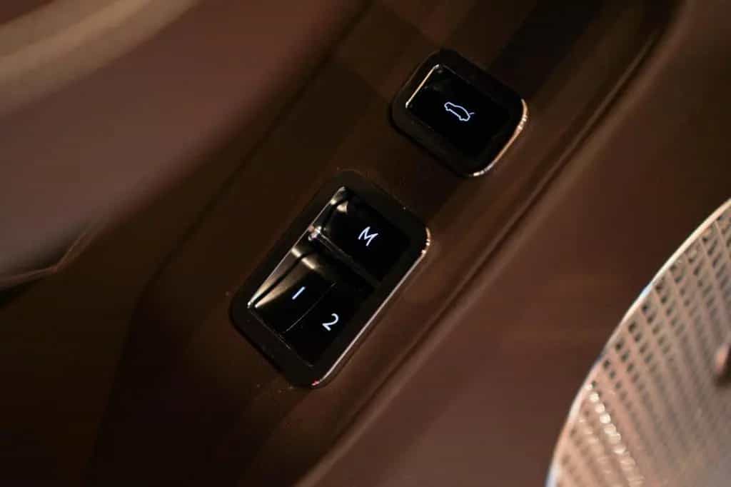 Bentley Flying Spur Azure 06/2022-photo-11
