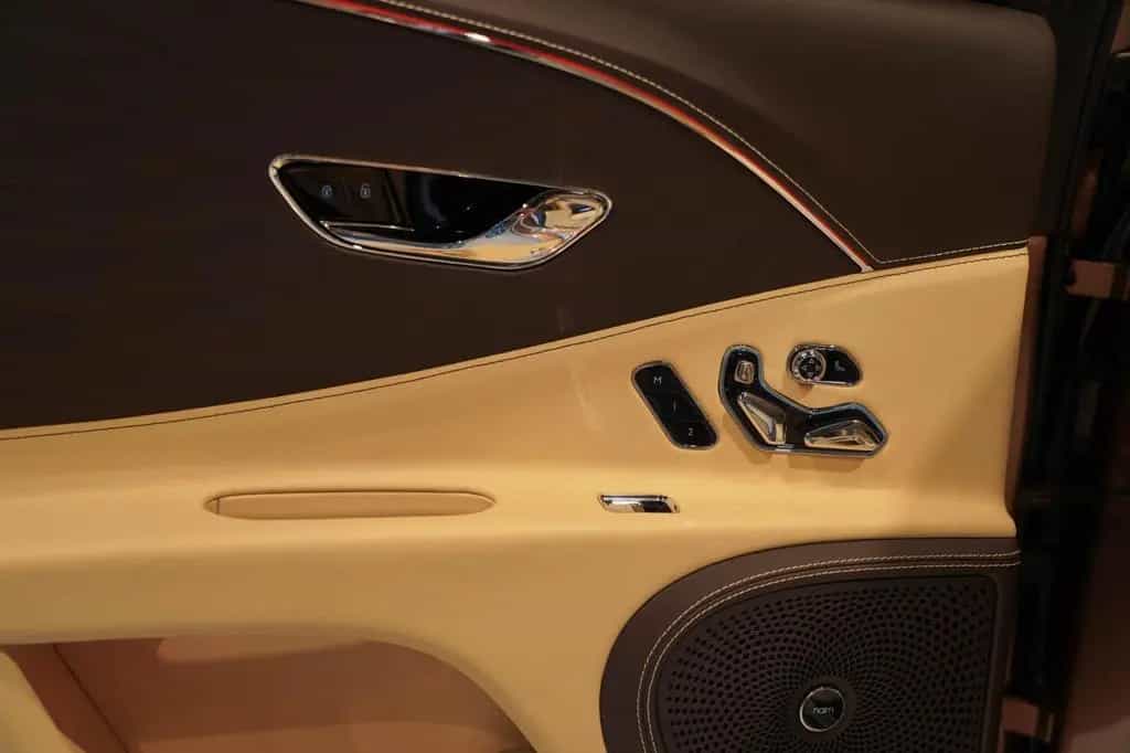 Bentley Flying Spur Azure 06/2022-photo-12