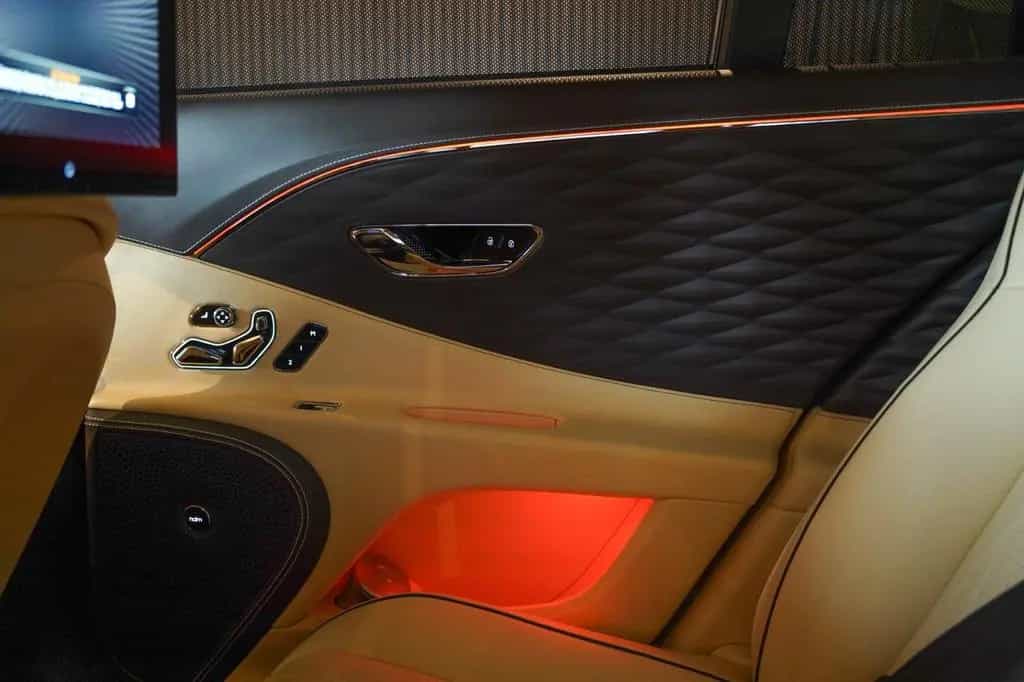 Bentley Flying Spur Azure 06/2022-photo-14