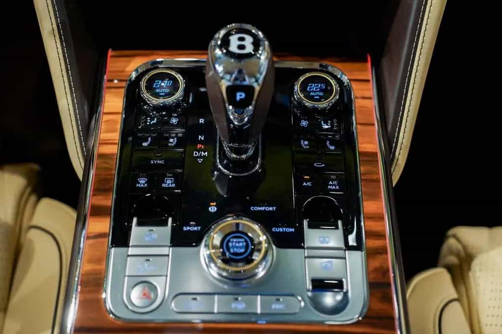 Bentley Flying Spur Azure 06/2022-photo-18