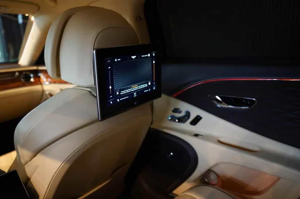 Bentley Flying Spur Azure 06/2022-photo-21