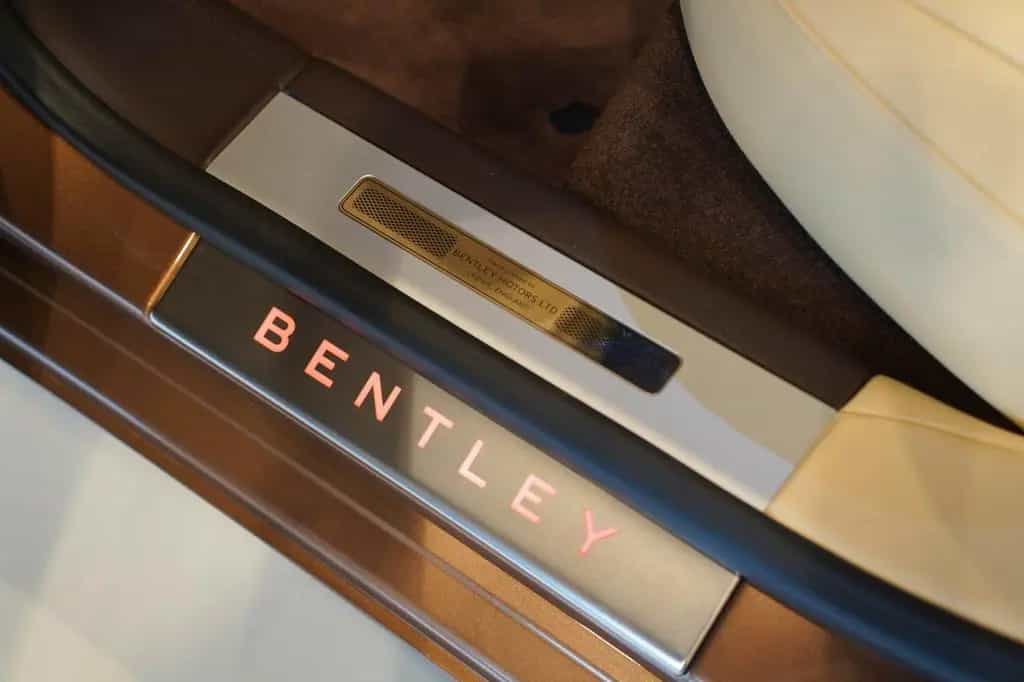 Bentley Flying Spur Azure 06/2022-photo-22