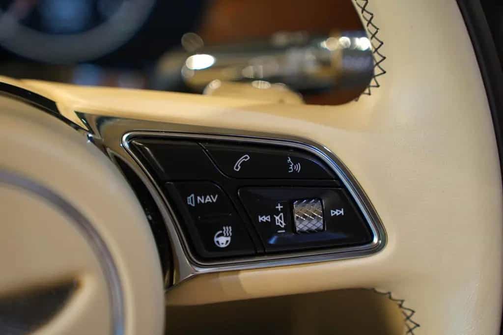 Bentley Flying Spur Azure 06/2022-photo-23