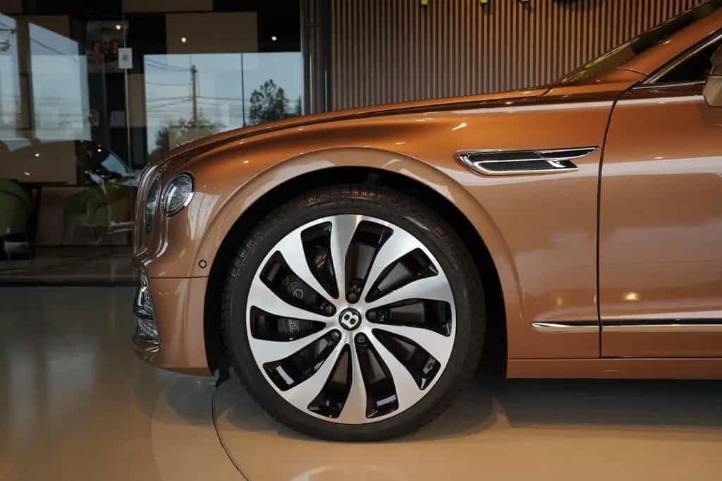 Bentley Flying Spur Azure 06/2022-photo-30