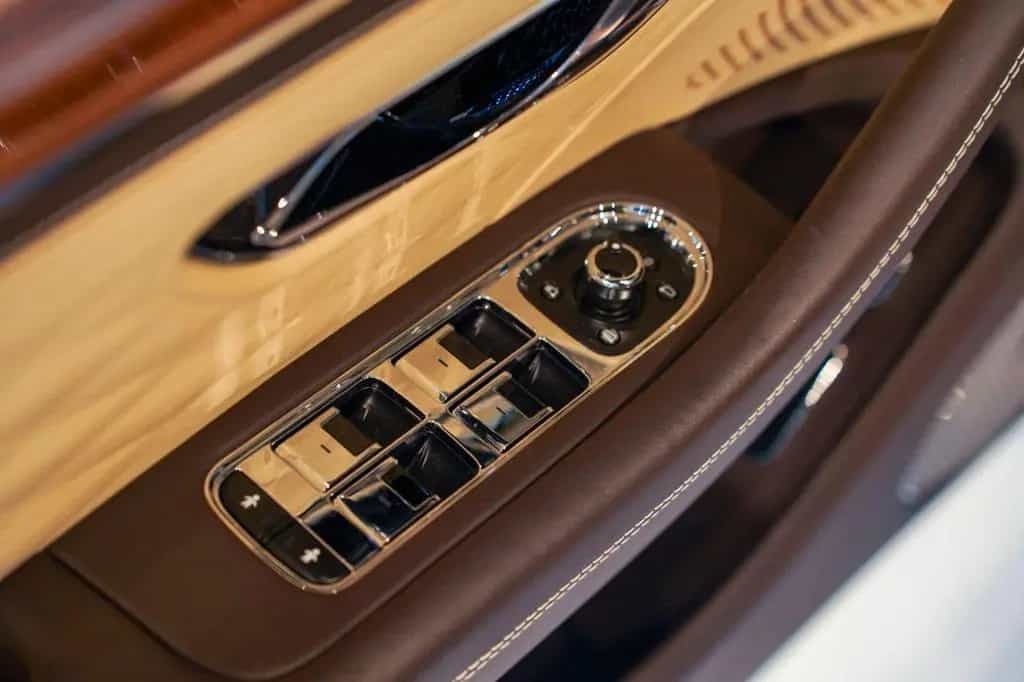 Bentley Flying Spur Azure 06/2022-photo-8