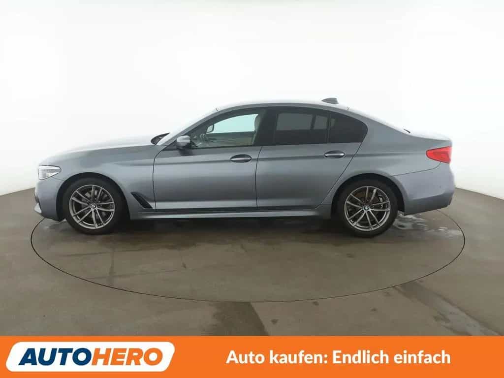 BMW 5 Series 520d xDrive M Sport Aut.*NAVI*LED*TEMPO*PDC* 09/2017-photo-2