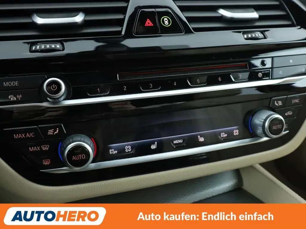 BMW 5 Series 520d xDrive M Sport Aut.*NAVI*LED*TEMPO*PDC* 09/2017-photo-24