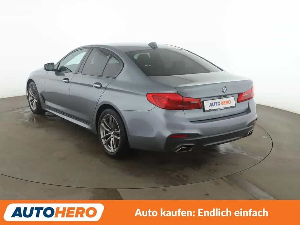 BMW 5 Series 520d xDrive M Sport Aut.*NAVI*LED*TEMPO*PDC* 09/2017-photo-3