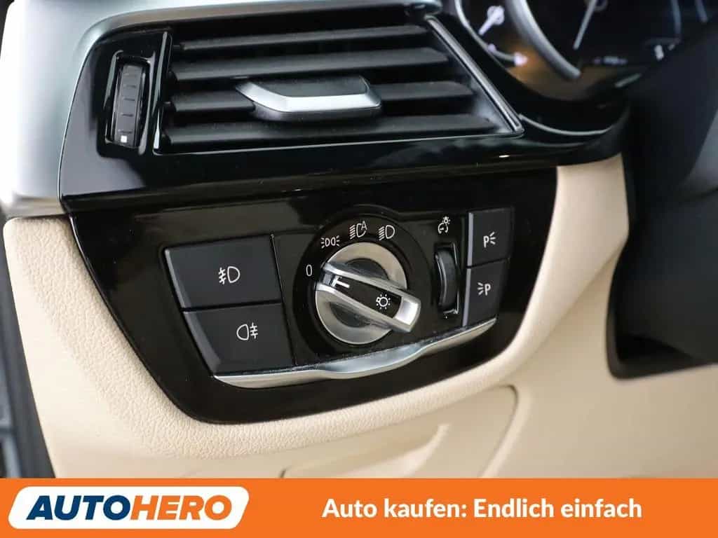 BMW 5 Series 520d xDrive M Sport Aut.*NAVI*LED*TEMPO*PDC* 09/2017-photo-32