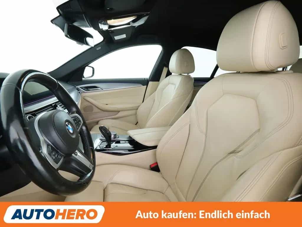 BMW 5 Series 520d xDrive M Sport Aut.*NAVI*LED*TEMPO*PDC* 09/2017-photo-9