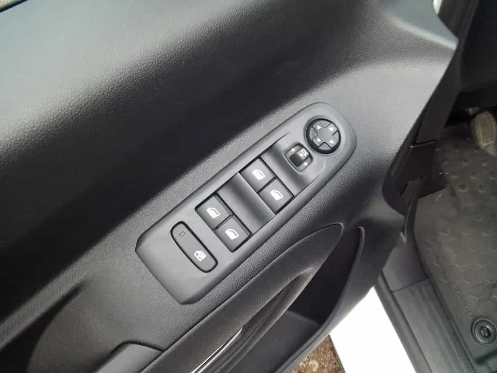 Opel Combo Life 1.5D Elegance SHZ LHZ PDC+Kam Navi-Ap 06/2022-photo-14