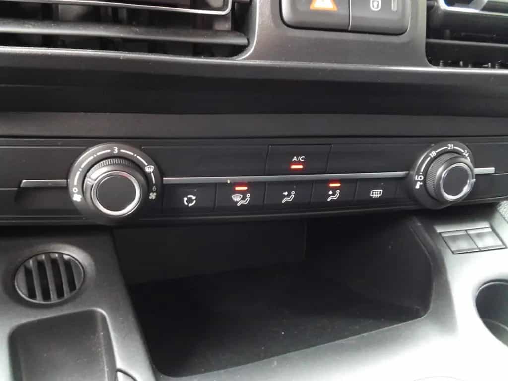 Opel Combo Life 1.5D Elegance SHZ LHZ PDC+Kam Navi-Ap 06/2022-photo-19