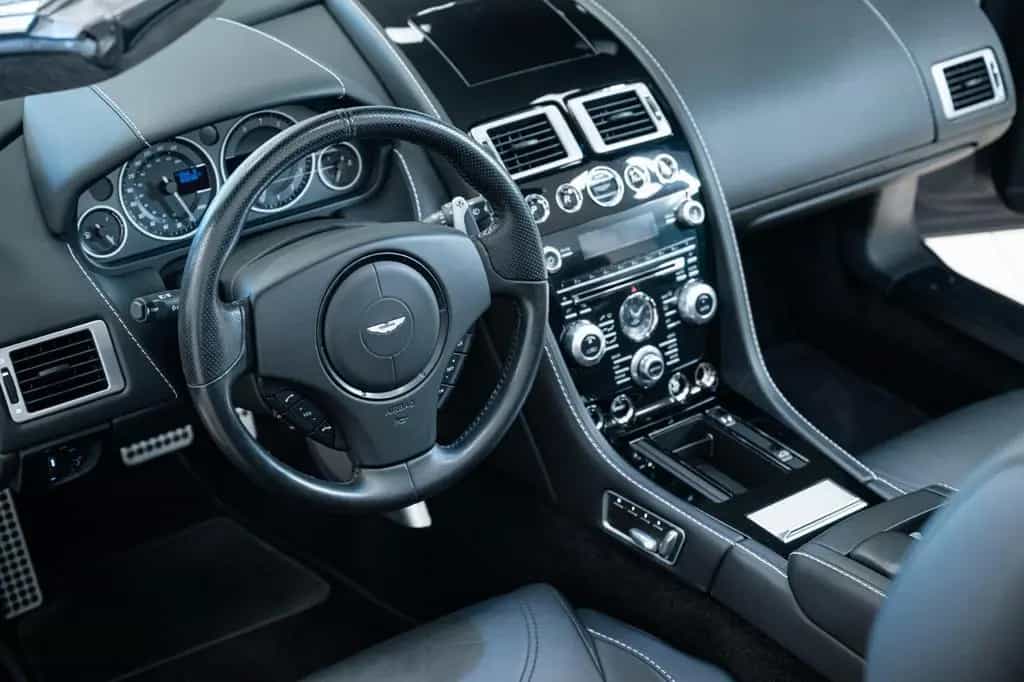 Aston Martin DBS Volante 6.0 V12 Unique in Hammerhead Silver 10/2011-photo-13