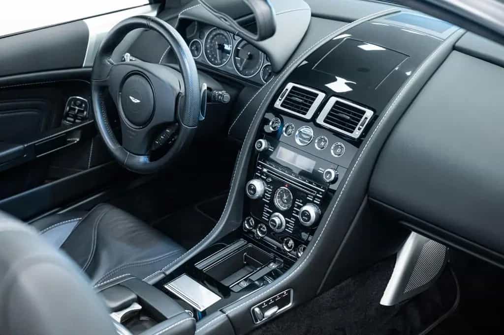Aston Martin DBS Volante 6.0 V12 Unique in Hammerhead Silver 10/2011-photo-14
