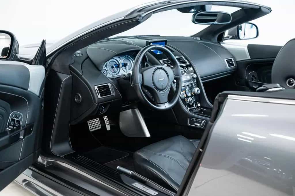 Aston Martin DBS Volante 6.0 V12 Unique in Hammerhead Silver 10/2011-photo-4