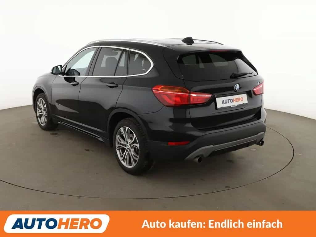 BMW X1 xDrive 20d Sport Line Aut.*NAV*LED*TEMPO*SHZ*PDC 09/2017-photo-3