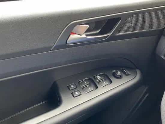 KGM Musso Grand 2.2 E-XDI AT 4WD Core HARDTOP AHK di null-photo-24
