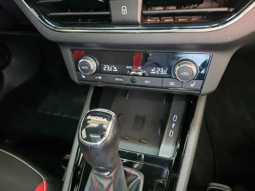 Skoda Kamiq 1.5 TSI DSG Monte Carlo LED Panorama 18" 06/2021-photo-12