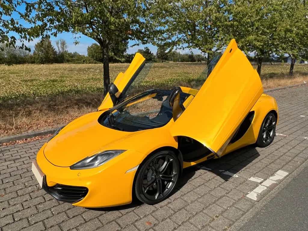McLaren MP4-12C 3.8 V8 Spider - Volcano Yellow 05/2013-photo-12