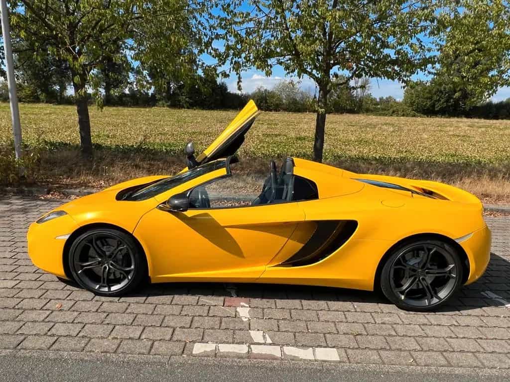 McLaren MP4-12C 3.8 V8 Spider - Volcano Yellow 05/2013-photo-13