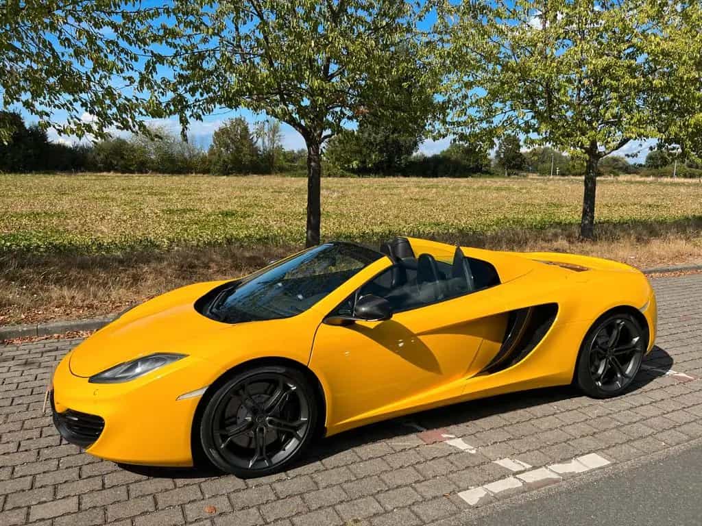 McLaren MP4-12C 3.8 V8 Spider - Volcano Yellow 05/2013-photo-14