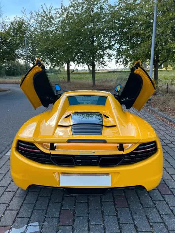 McLaren MP4-12C 3.8 V8 Spider - Volcano Yellow 05/2013-photo-2